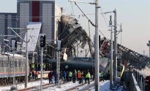 Detenidos 3 empleados de ferrocarriles turcos por accidente con 9 muertos
