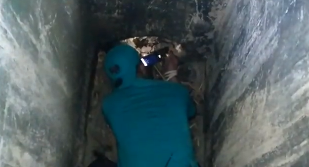 Intentan rescatar a un perro atrapado en una alcantarilla de San José del Ávila en Caracas (videos)