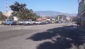 En Táchira no creen en pernil ni Clap y solo hacen colas para surtir gasolina #9Dic