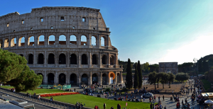Niños de 126 países exponen sus 5.000 dibujos por la paz en el Coliseo de Roma