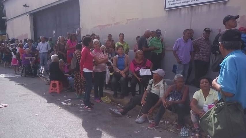 En Aragua los pensionados se están quedando con el cobro de su pensión a medias