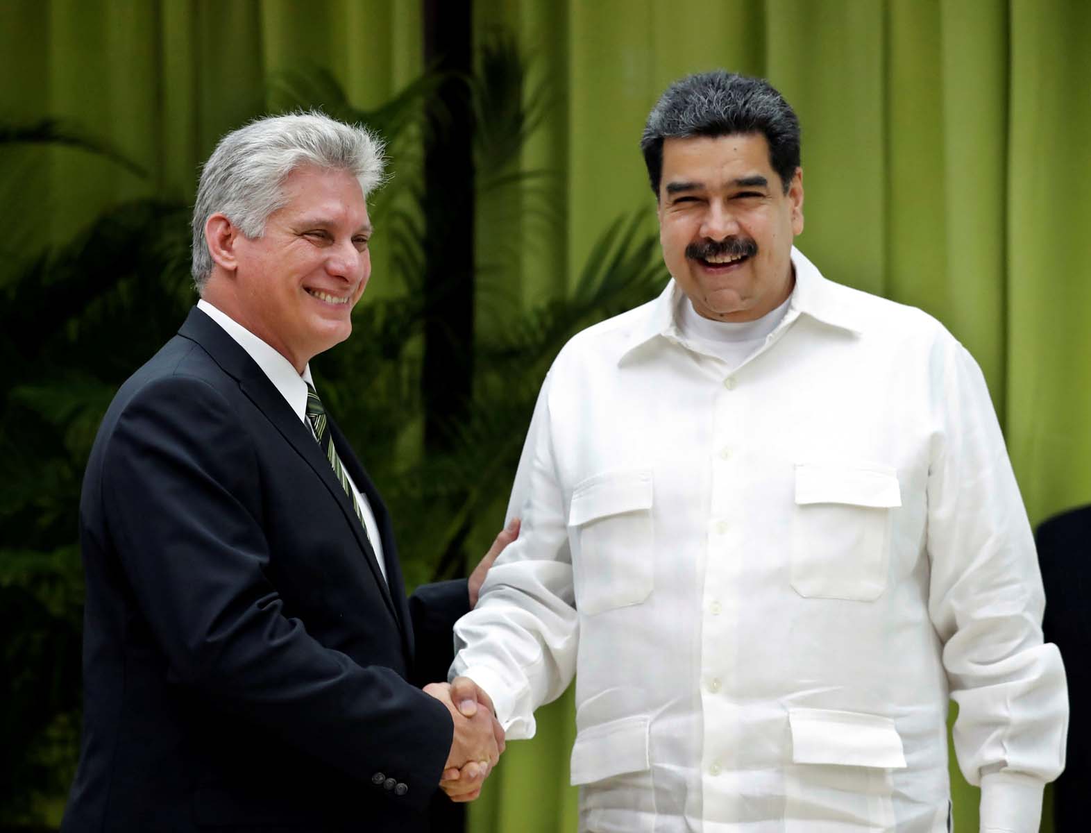 Díaz-Canel se adelantó al CNE y ya felicitó a Maduro por “contundente victoria”