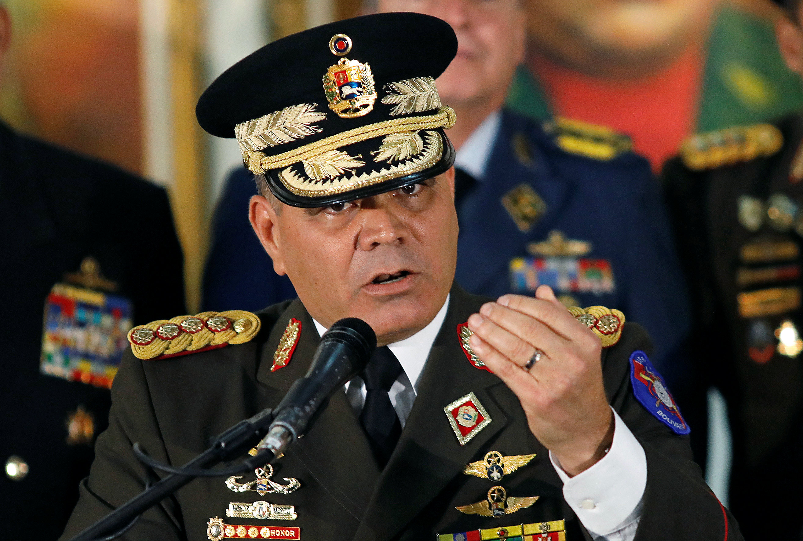 Padrino López alerta al pueblo de Venezuela “que se está llevando a cabo un golpe de Estado”