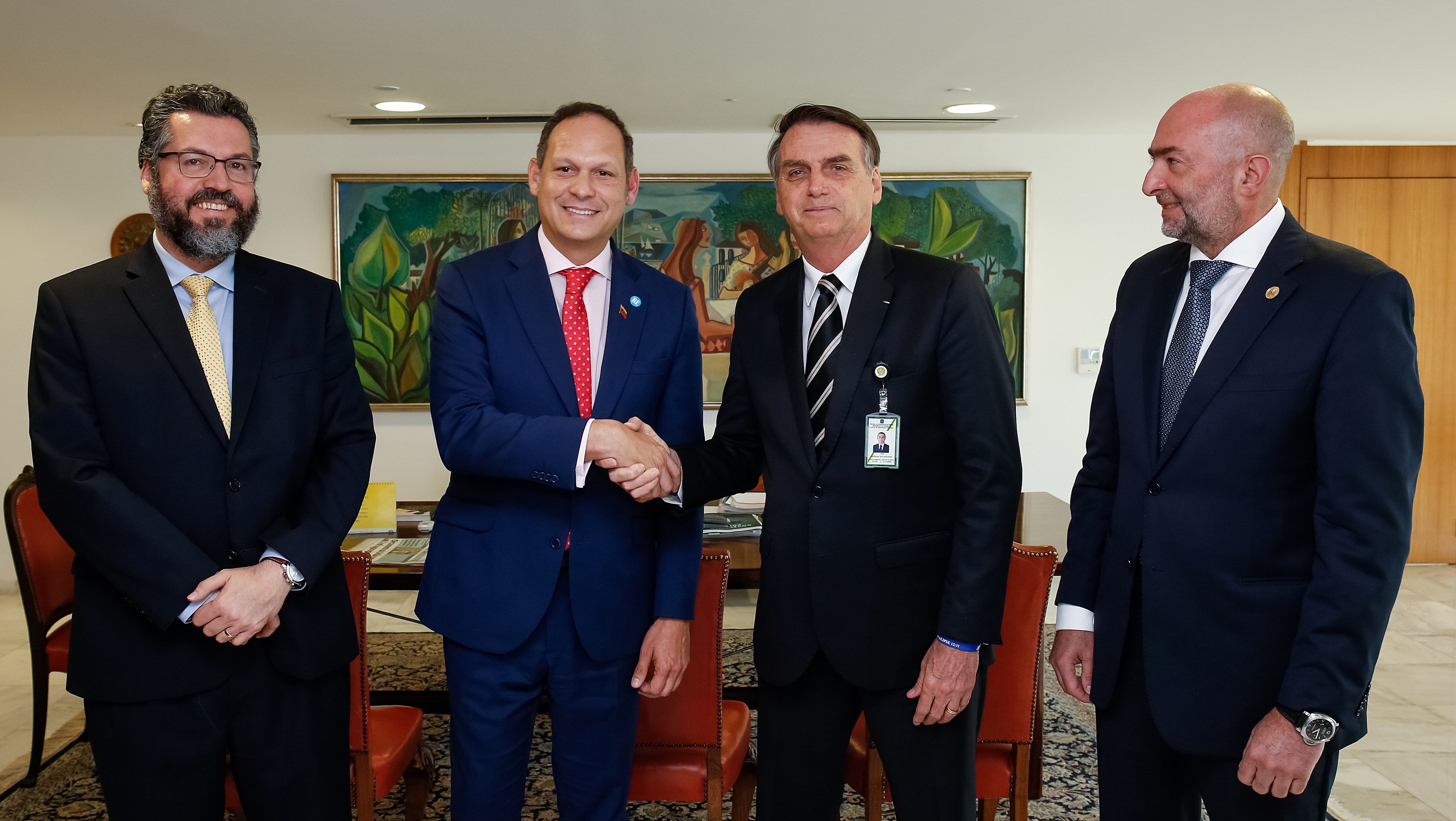 Bolsonaro recibe al presidente del TSJ en el exilio durante una reunión en Brasilia