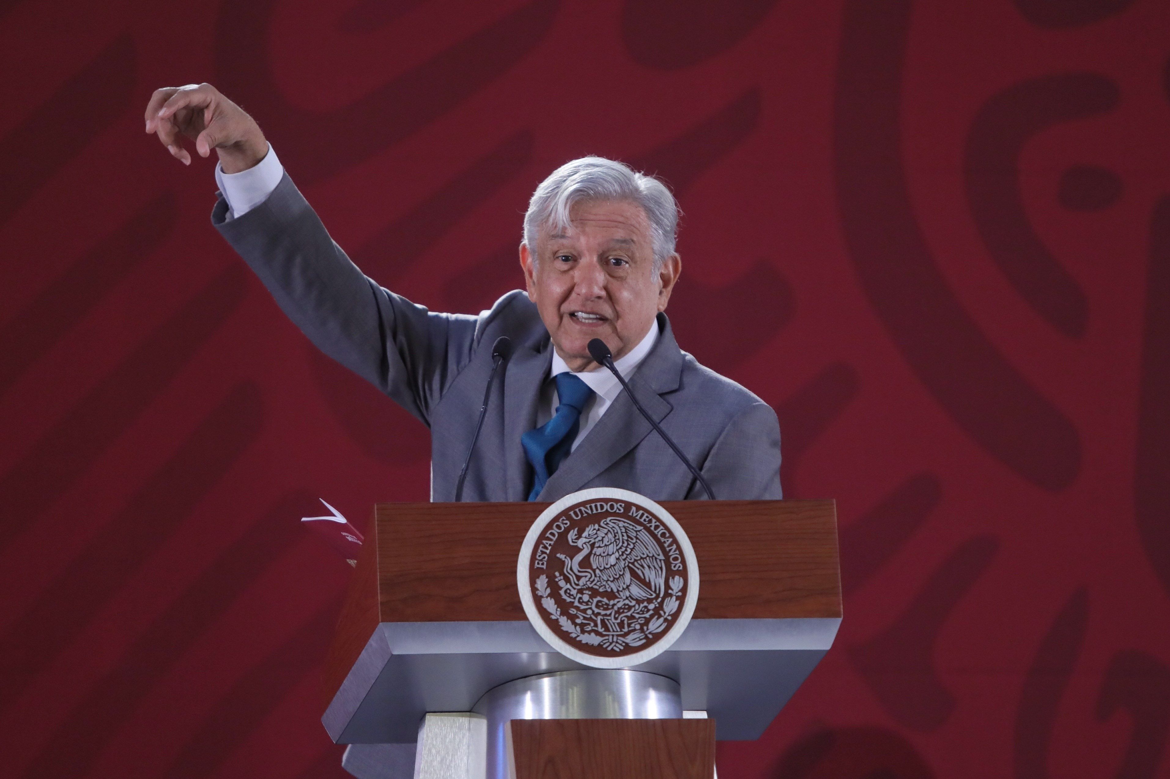 López Obrador anunció que creará empresa para comunicar con internet a todo México