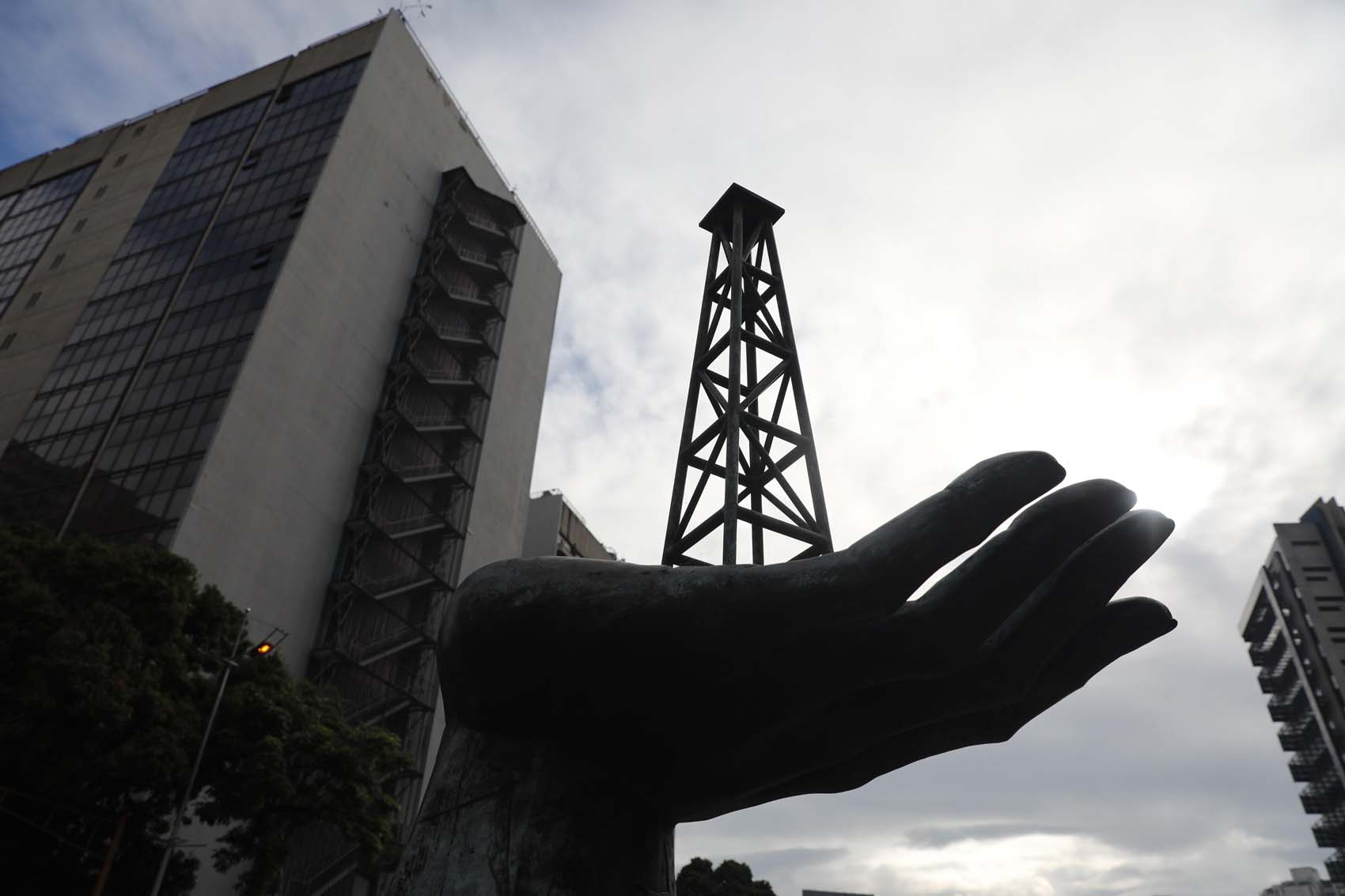 En agosto el precio del petróleo venezolano se hundió 20,5%. Y Rosneft “hizo su agosto”