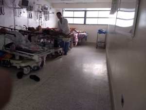 Emergencia del Hospital Universitario de Caracas: Al filo de la muerte (fotos)