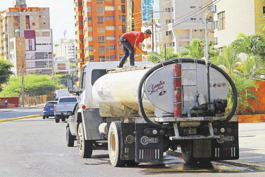 Los camiones cisternas en Maracaibo cuestan hasta 30 mil bolívares