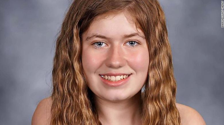 Hallan con vida a niña desaparecida hace tres meses tras el asesinato de sus padres en Wisconsin