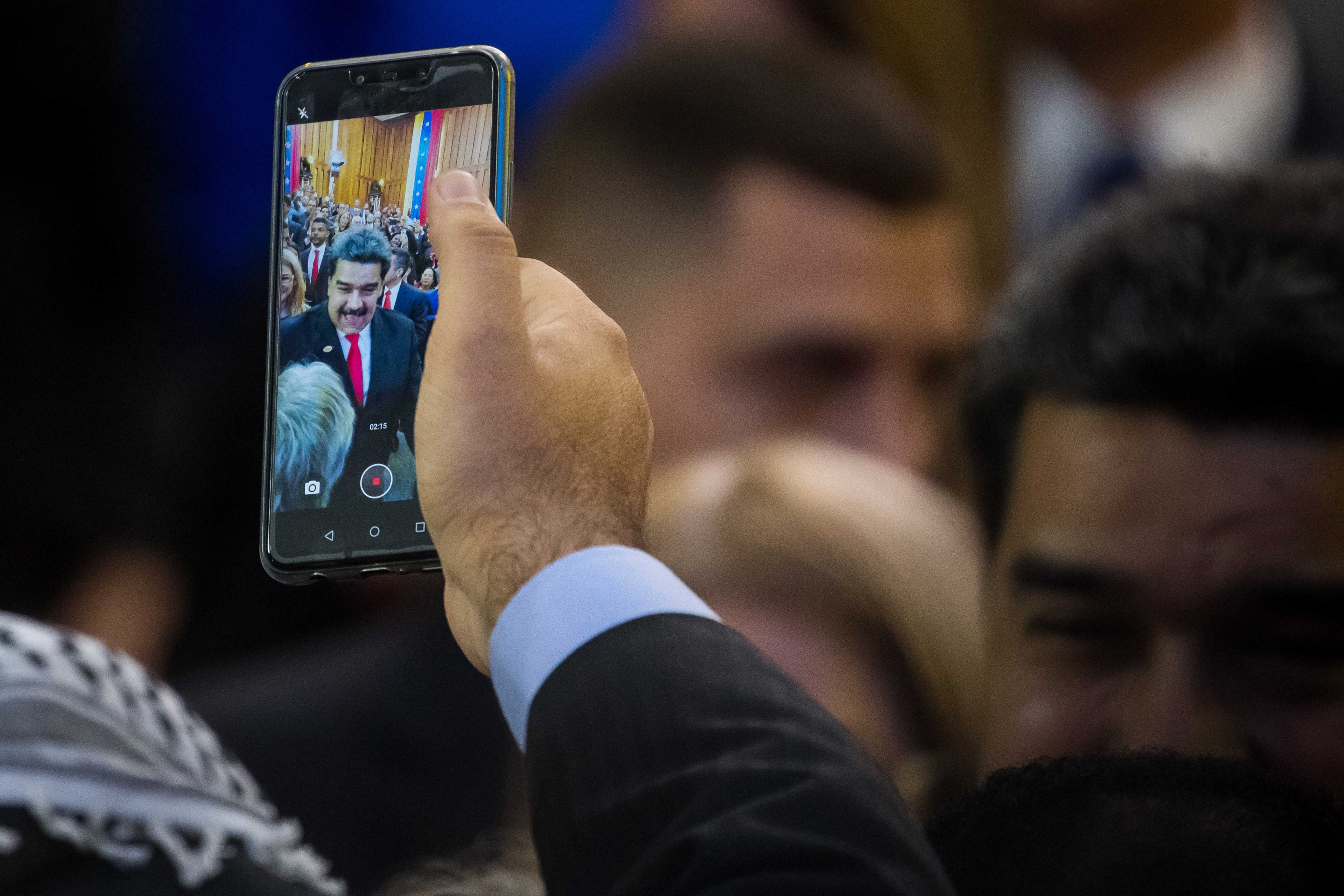 El plan de Maduro para vaciar sus cuentas de bots: campaña masiva para ganar seguidores reales