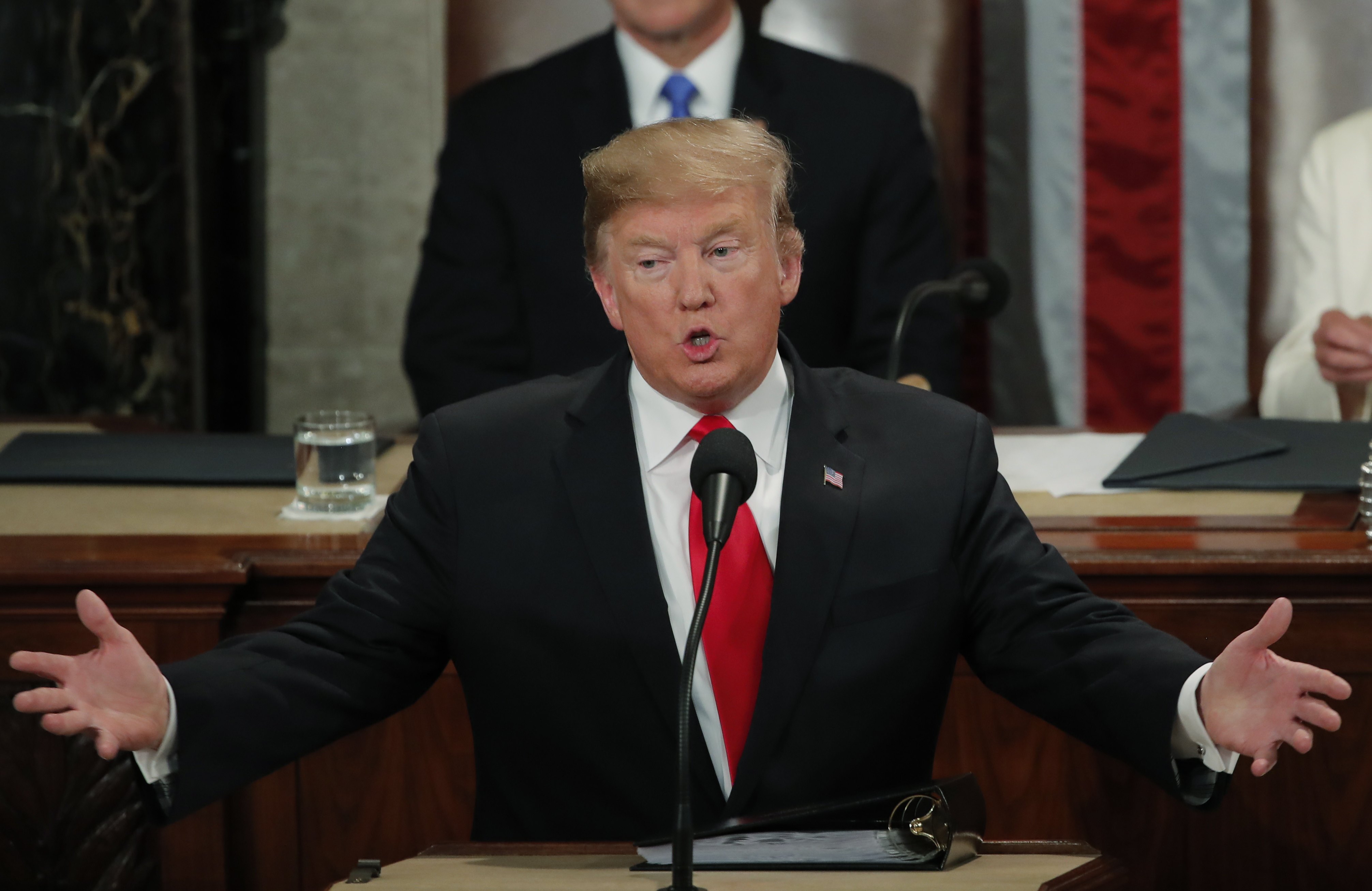 La Casa Blanca confirma que Trump declarará emergencia nacional para financiar el muro