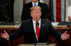 La Casa Blanca confirma que Trump declarará emergencia nacional para financiar el muro