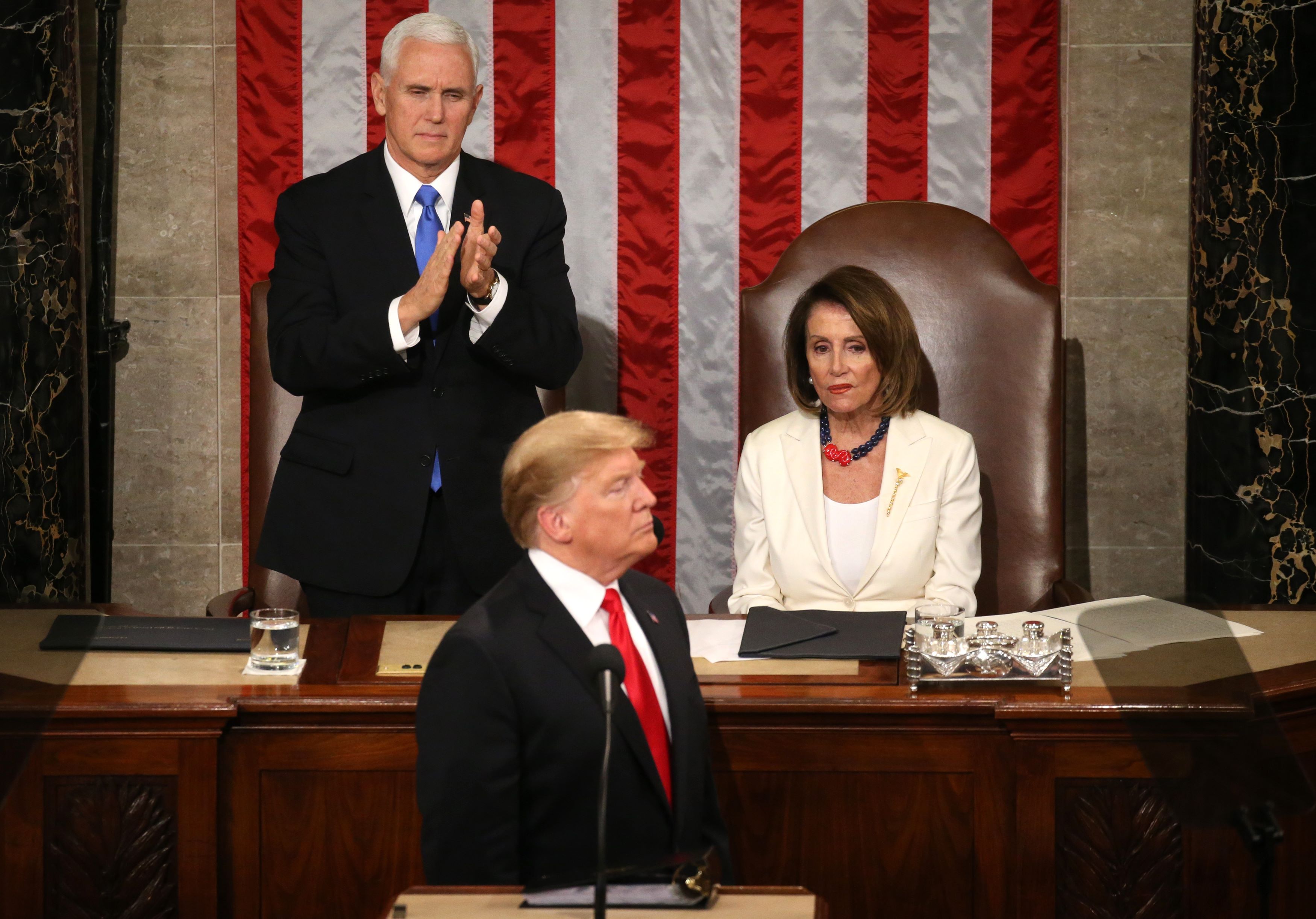 Pelosi invita a Trump a testificar ante el Congreso (VIDEO)