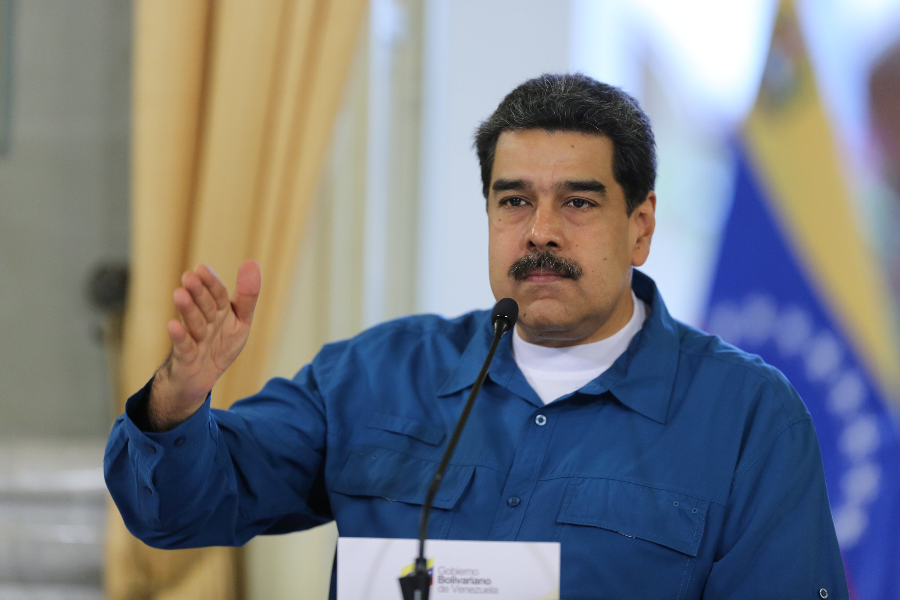 Maduro pidió a sus ministros poner los cargos a la orden