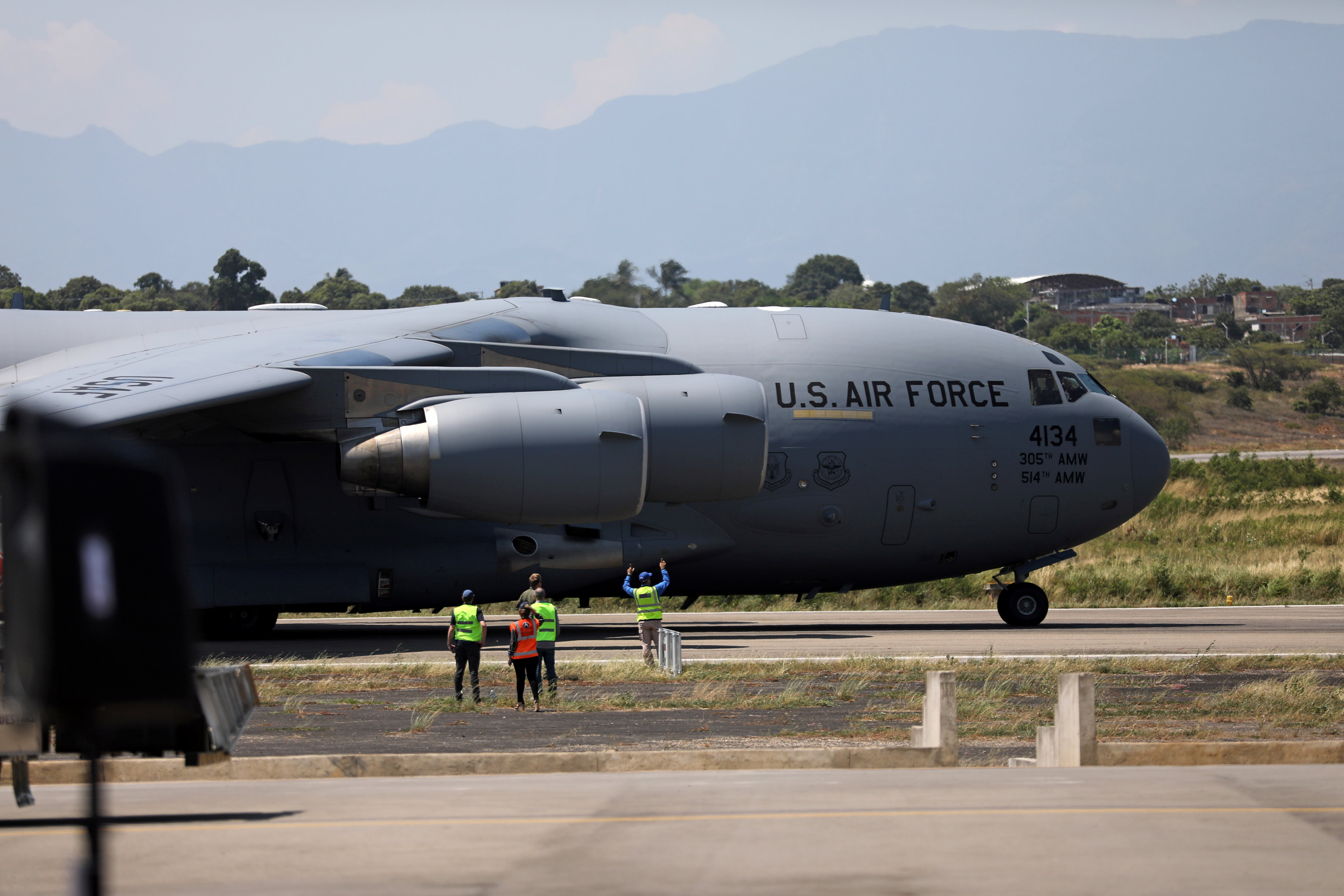 ABC: Militares de EEUU llegan a Colombia con la ayuda humanitaria para Venezuela