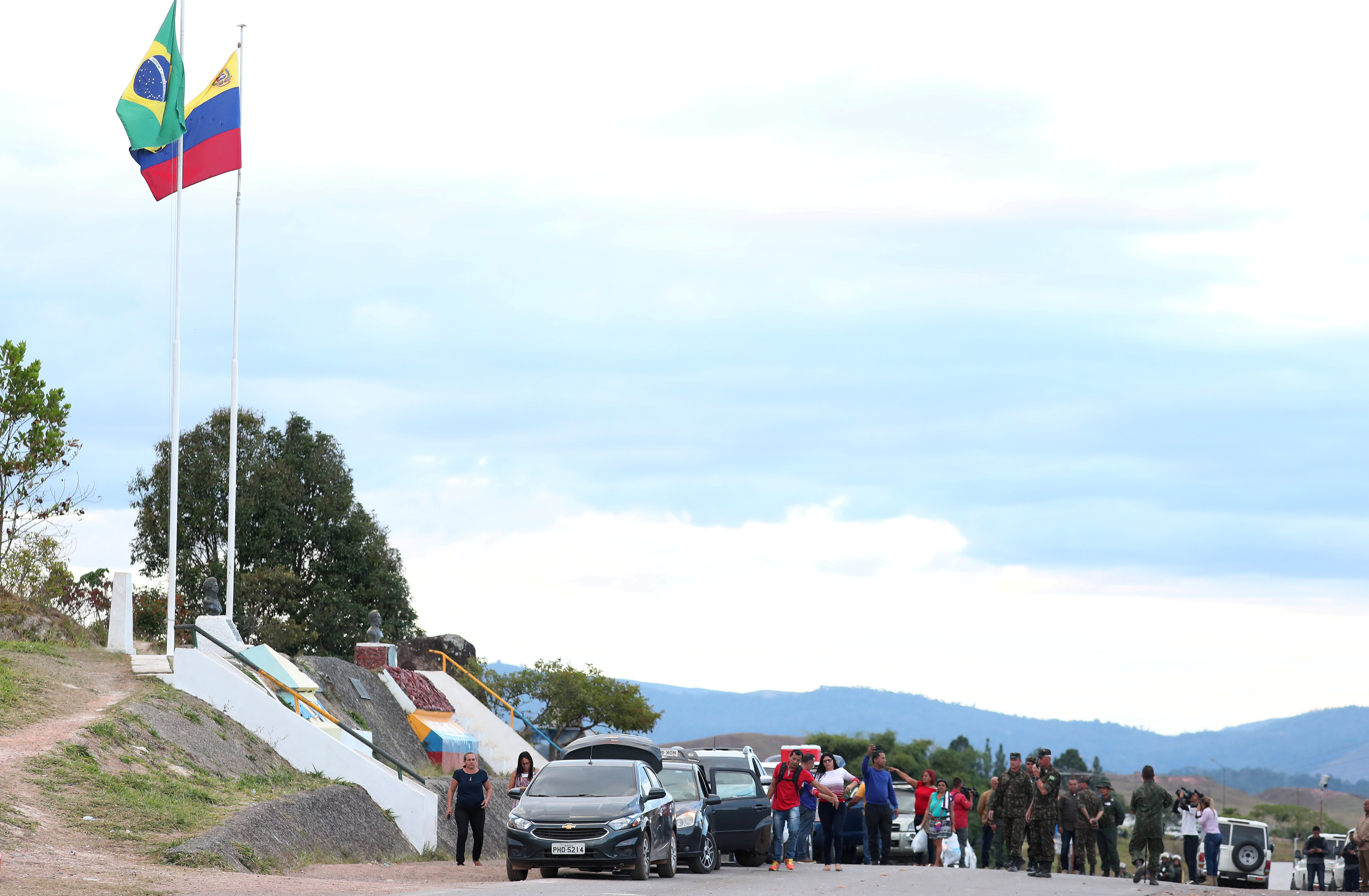 A pesar del cierre fronterizo, 14 brasileños  fueron autorizados a cruzar hacia Pacaraima por motivos de salud (FOTOS)