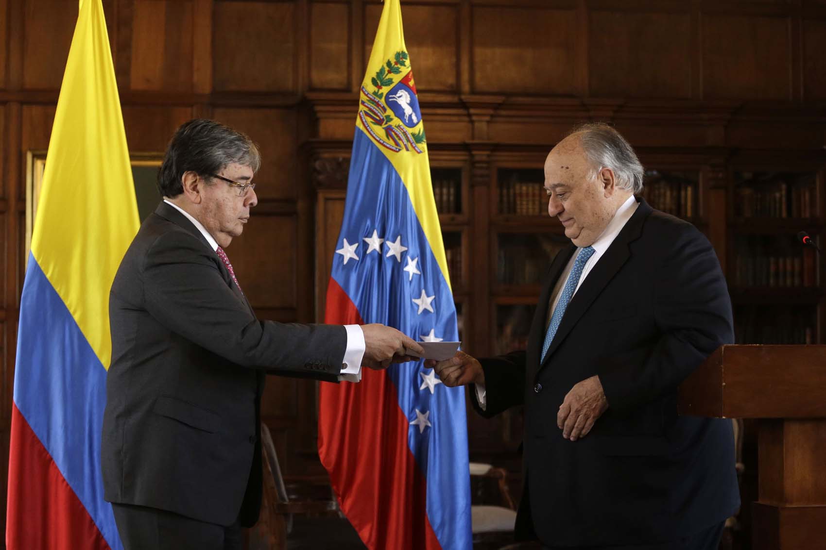 Embajadores nombrados por Guaidó se reunirán el sábado 27 de abril en Colombia