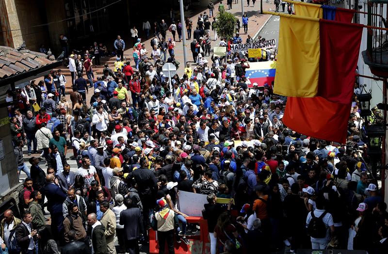 Venezolanos en Bogotá expresaron su apoyo a Juan Guaidó (Fotos y Video)
