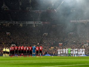 ¡Emotivo! Equipos de la Champions League dedicaron un minuto de aplausos al futbolista Emiliano Sala (Videos)