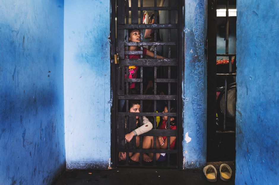 Abusos sexuales y hacinamiento, lo que viven las mujeres en las cárceles venezolanas