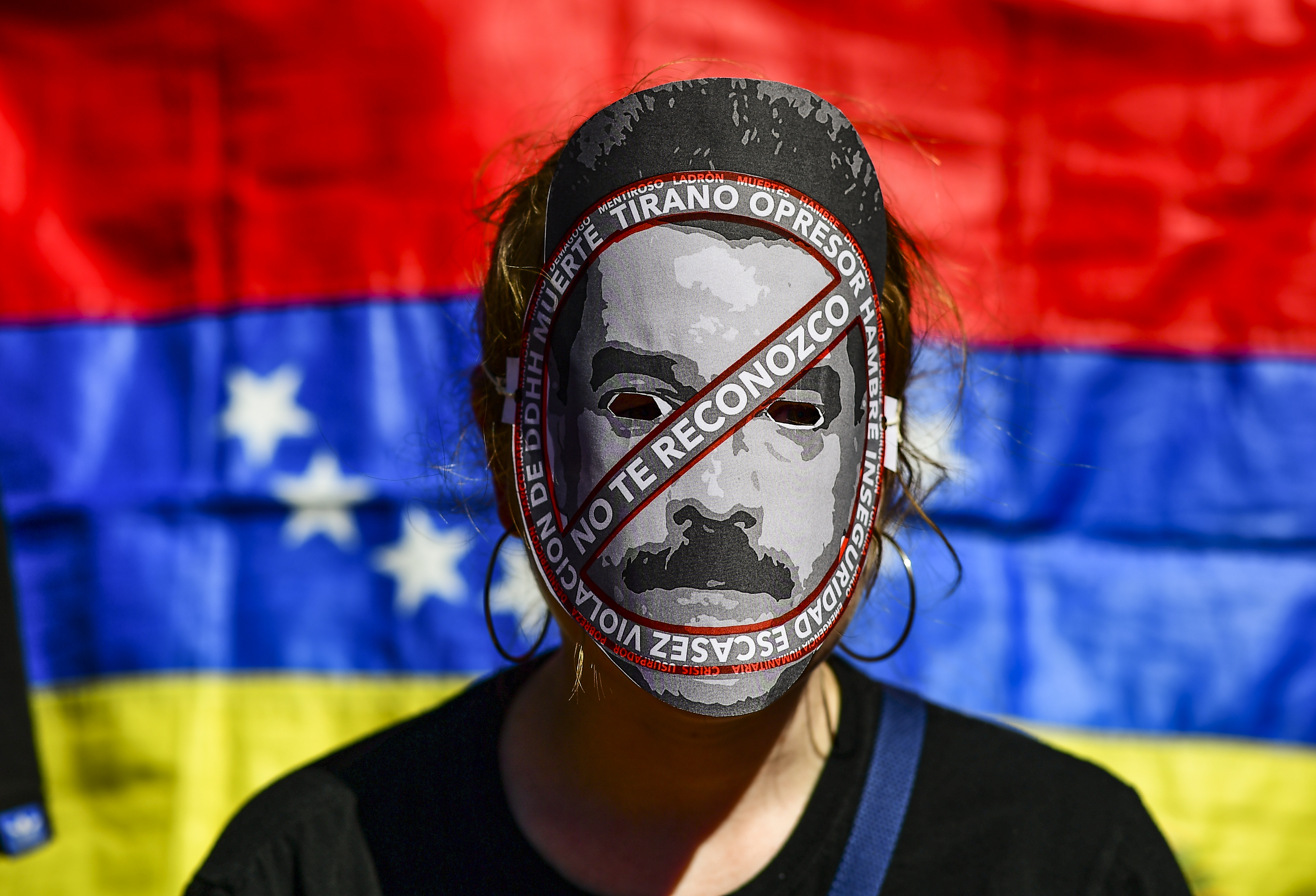 A duras penas Maduro recolectará 1 millón 600 mil firmas: 84.1 % de venezolanos apoya una intervención (Flash Meganálisis)