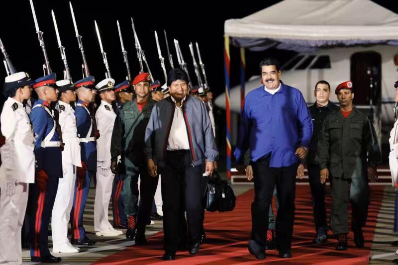 Evo Morales aterrizó en Maiquetía para echarle gasolina a su avión con la excusa de apoyar a Maduro (Fotos)