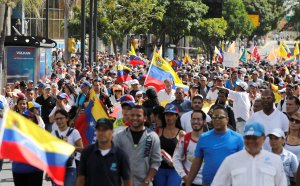 Los venezolanos aumentan la presión en la calle para exigir el ingreso de la ayuda humanitaria #12Feb (FOTOS)