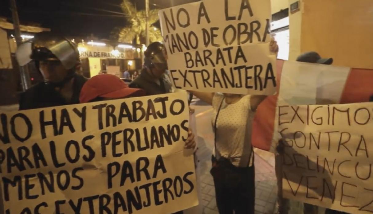 Peruanos protestan contra venezolanos durante manifestación en rechazo a Maduro (Fotos y video)