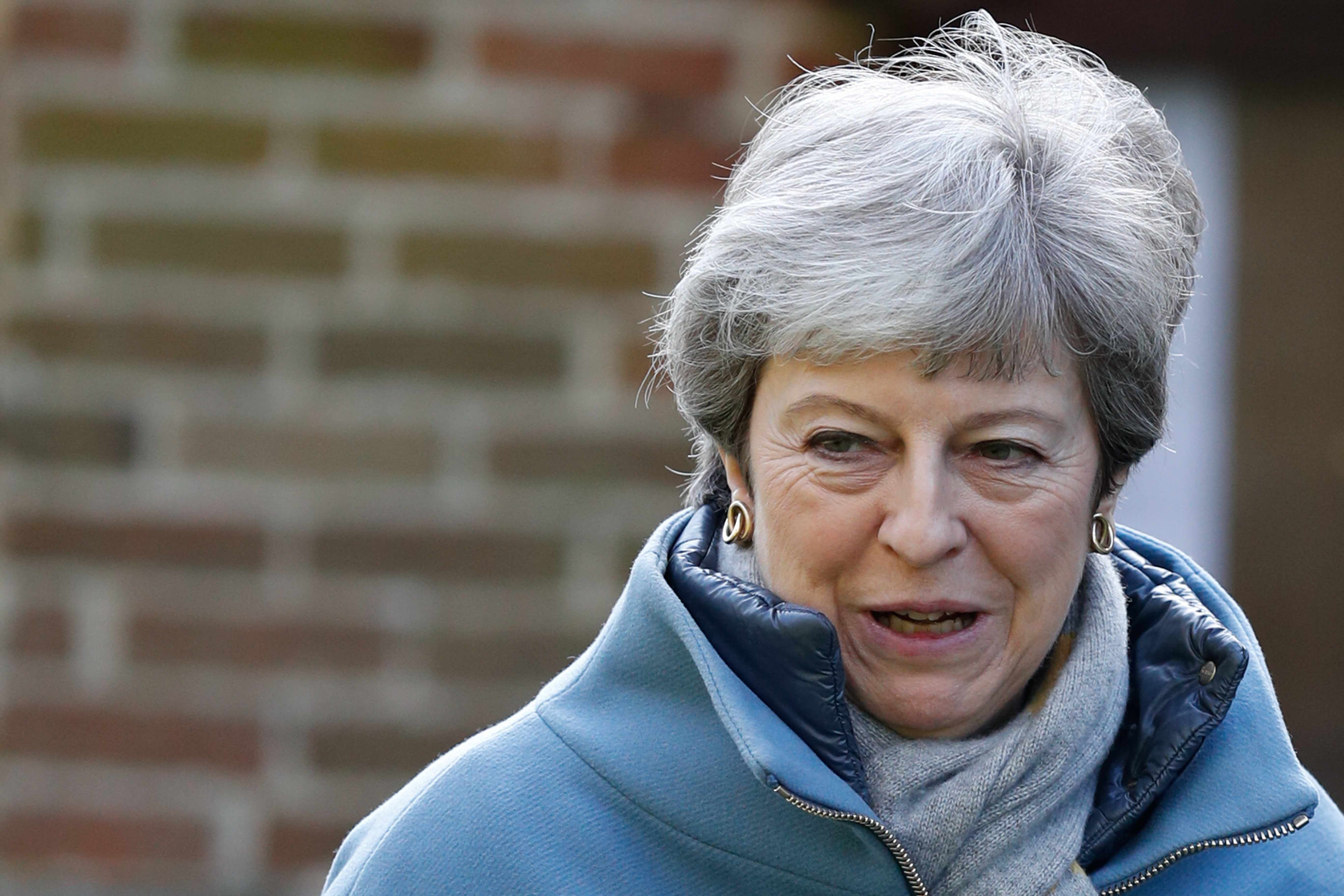 Bajo una gran crisis Theresa May mantiene negociaciones sobre Brexit