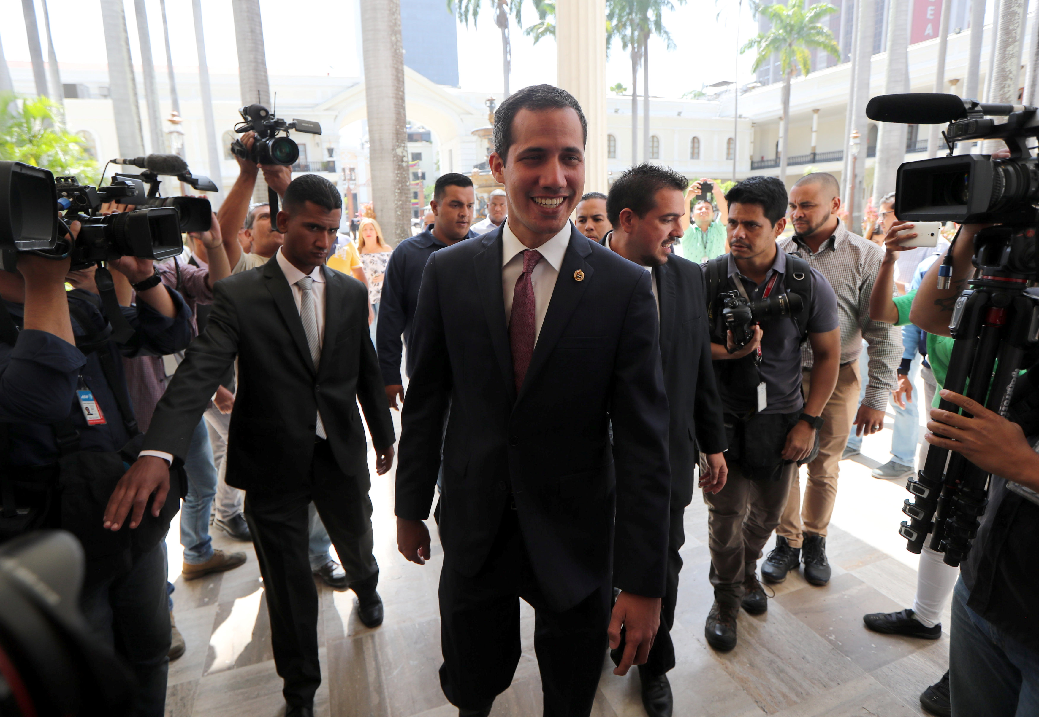 Guaidó llega a la AN para reunión con activistas de la sociedad civil (Fotos)
