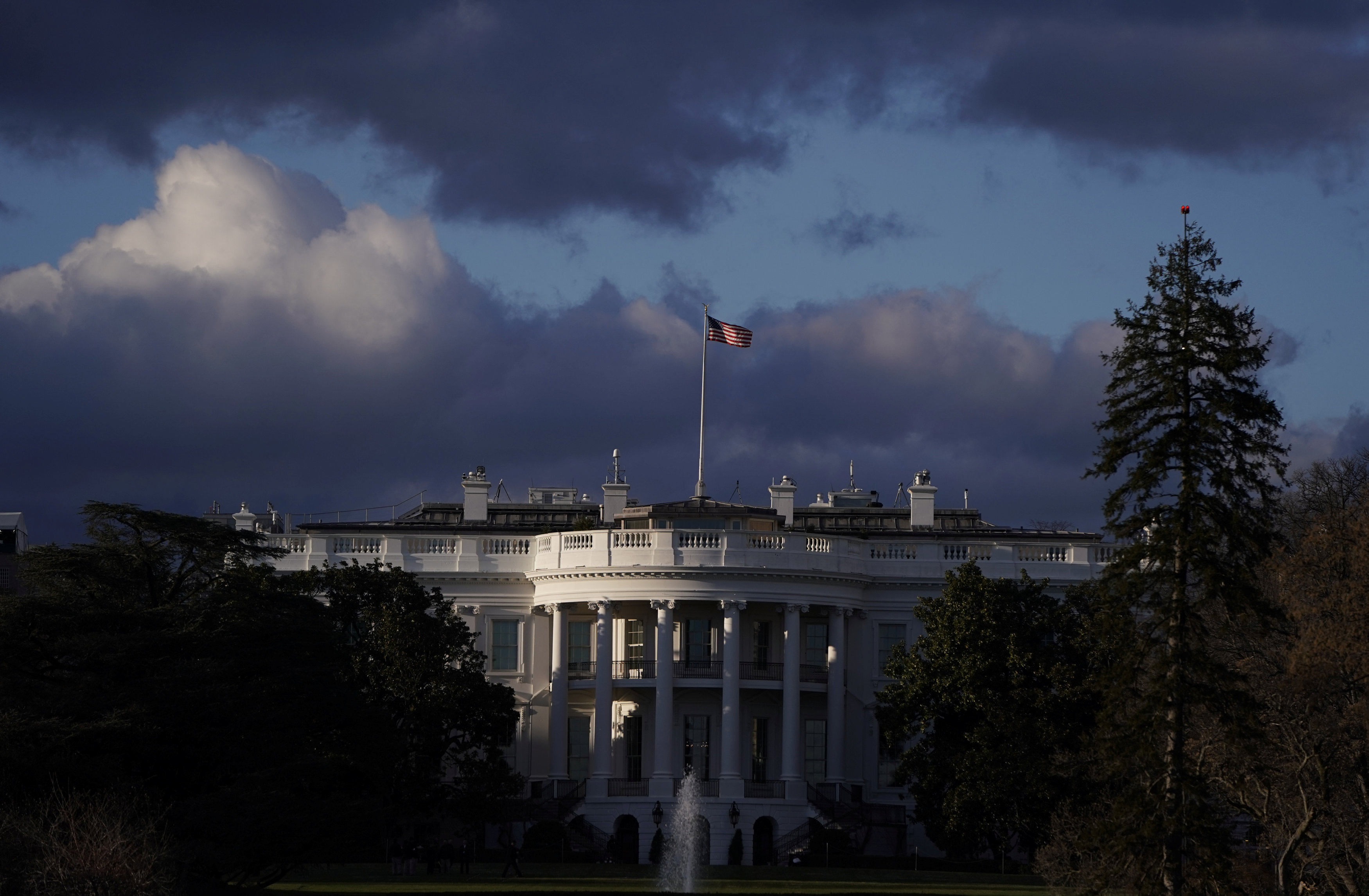 Sexo en la Casa Blanca: Empleada del presidente es acusada de tener sexo en el tejado de un edificio federal