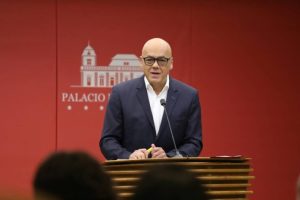 Jorge Rodríguez desempolvó su guion novelero y acusó a media oposición en nuevo “ataque terrorista” (VIDEO)