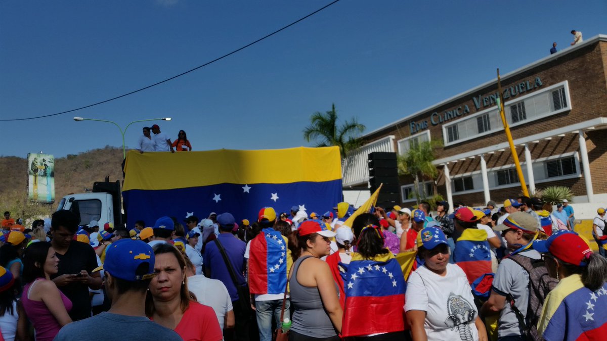 Carabobeños acuden a la Avenida Cedeño de Valencia #16Mar (Fotos)