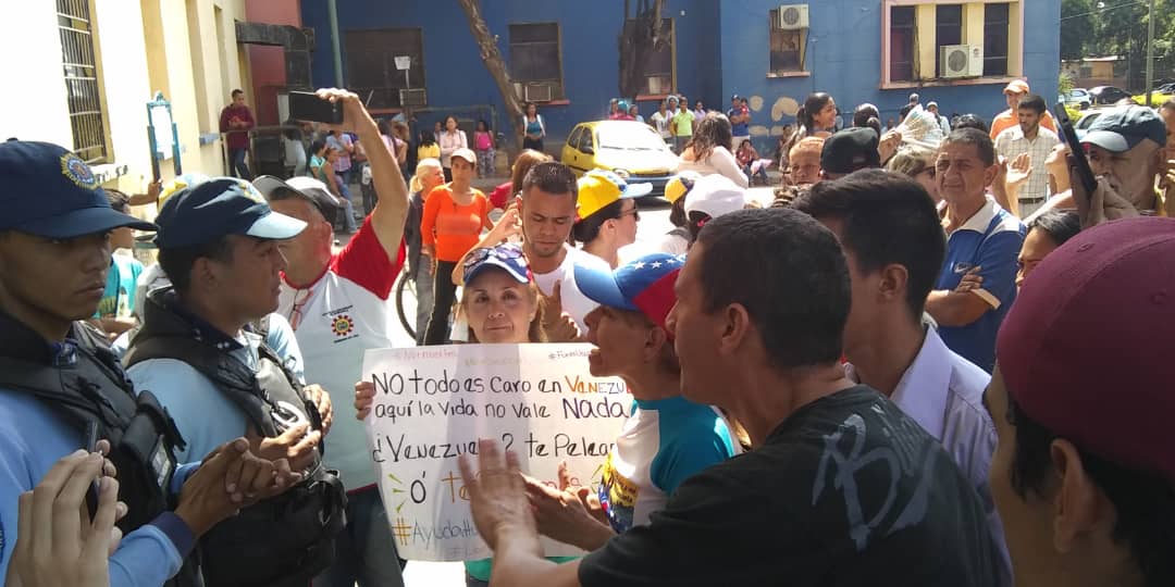 Protestan en el Hospital Central de Barquisimeto tras llegada de la comisión de la ONU #16Mar (Video)