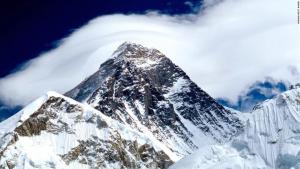 ¡Admirable! Dos islandeses con Covid-19 llegaron a la cima del monte Everest