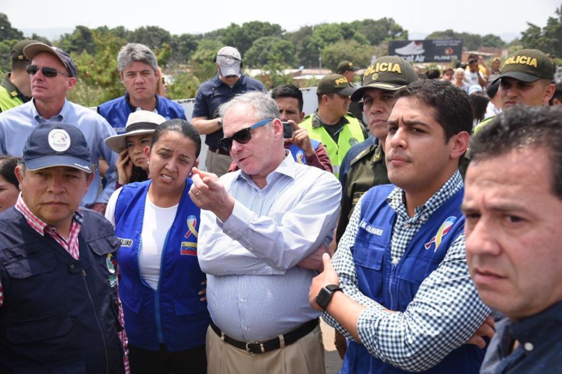Senador Tim Kaine promueve la presión internacional para combatir a Maduro (Fotos)