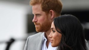 Meghan Markle es acusada de instar al Príncipe Harry a renunciar a la familia real