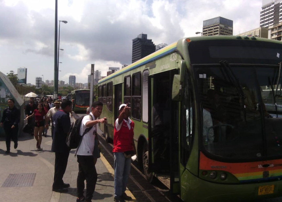 Metrobús continúa prestando servicio gratuito en Caracas #12Mar