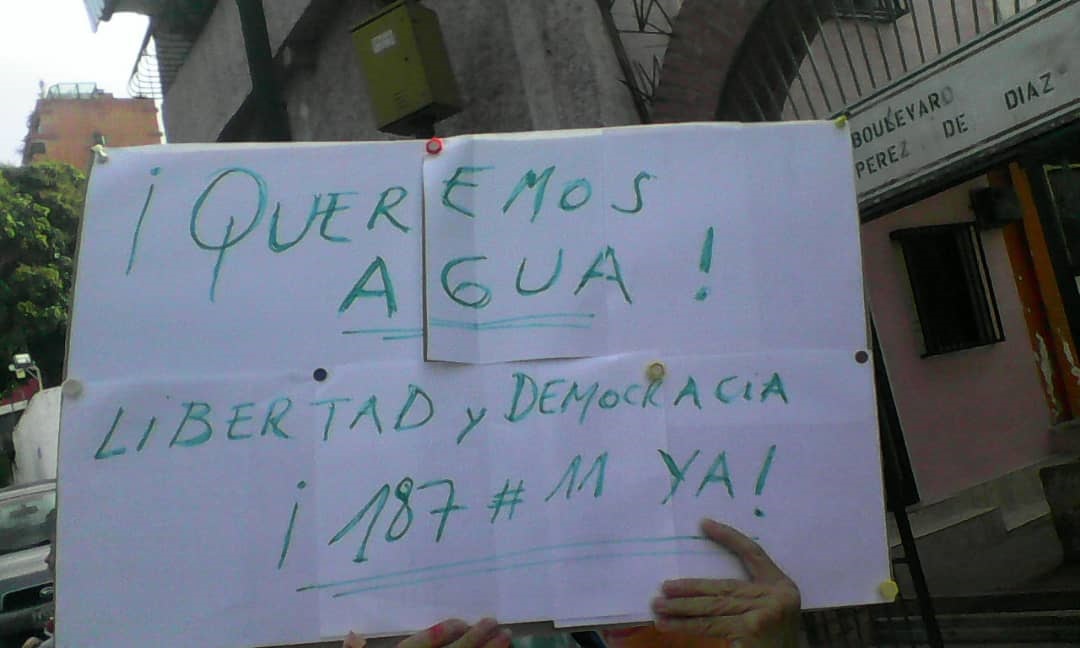 Vecinos de Los Dos Caminos protestan tras doce días sin agua potable #18Mar