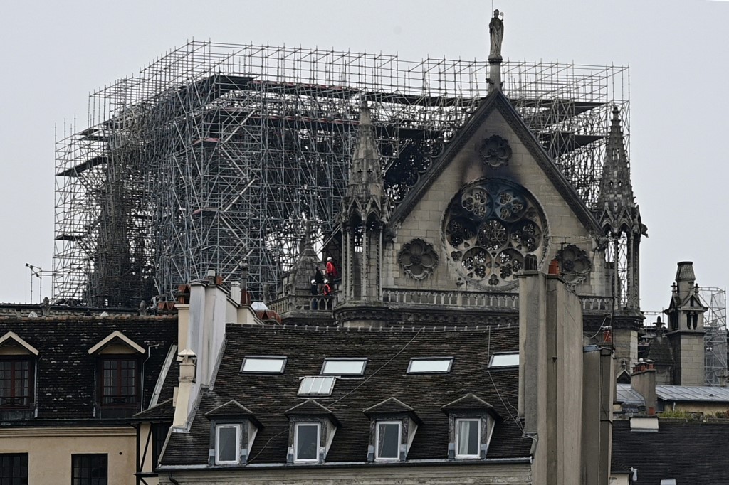 Obreros en Notre Dame violaron prohibición de fumar