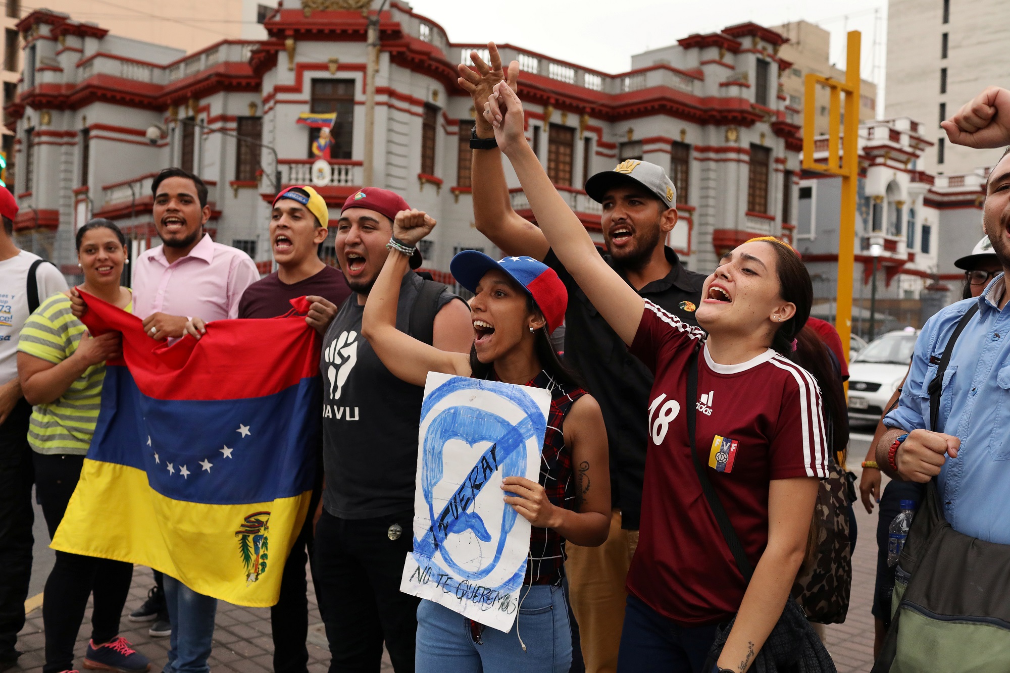 Más de 800 mil venezolanos viven en Perú, asegura el INEI