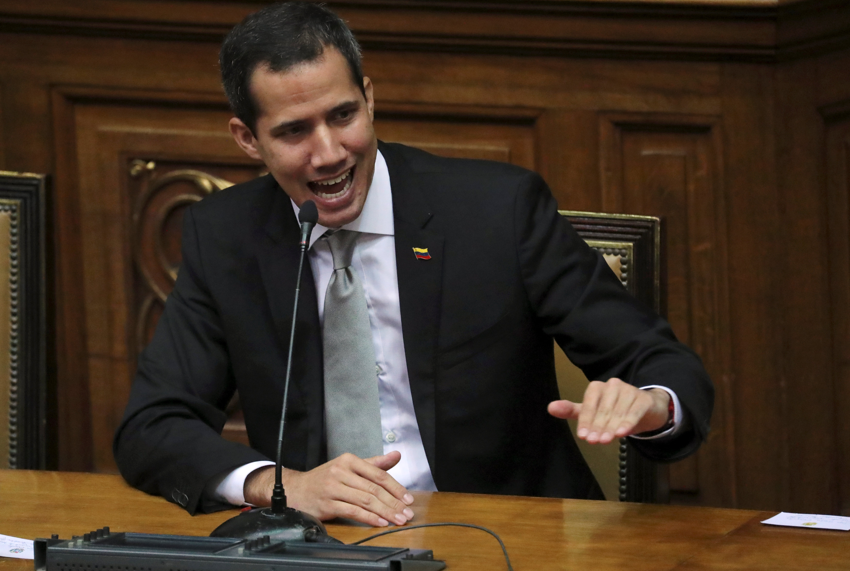 Guaidó condenó la detención arbitraria de dos empleados del BCV