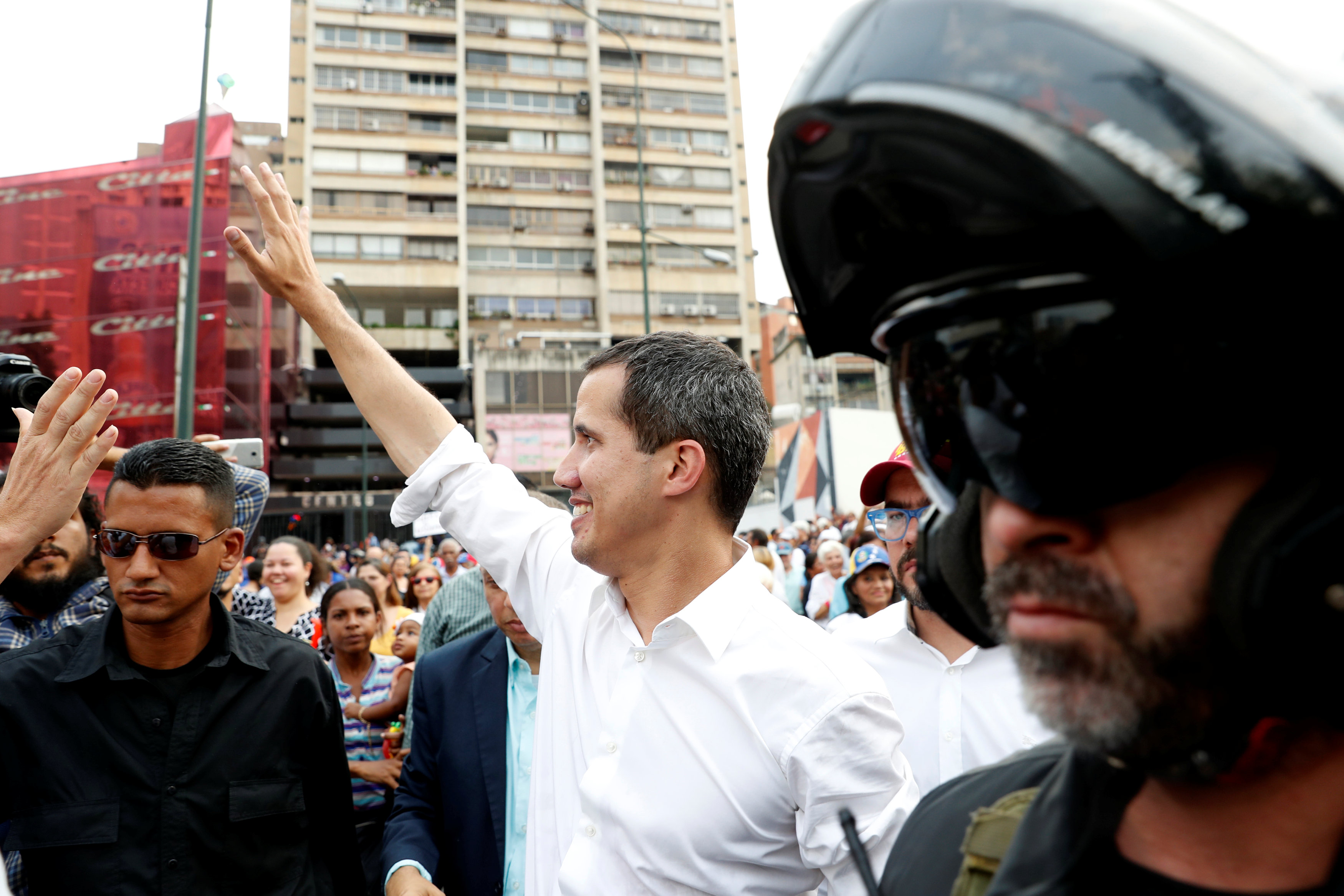 EN FOTOS: Guaidó echó un pie por Caracas para sumar voluntades en la Operación Libertad