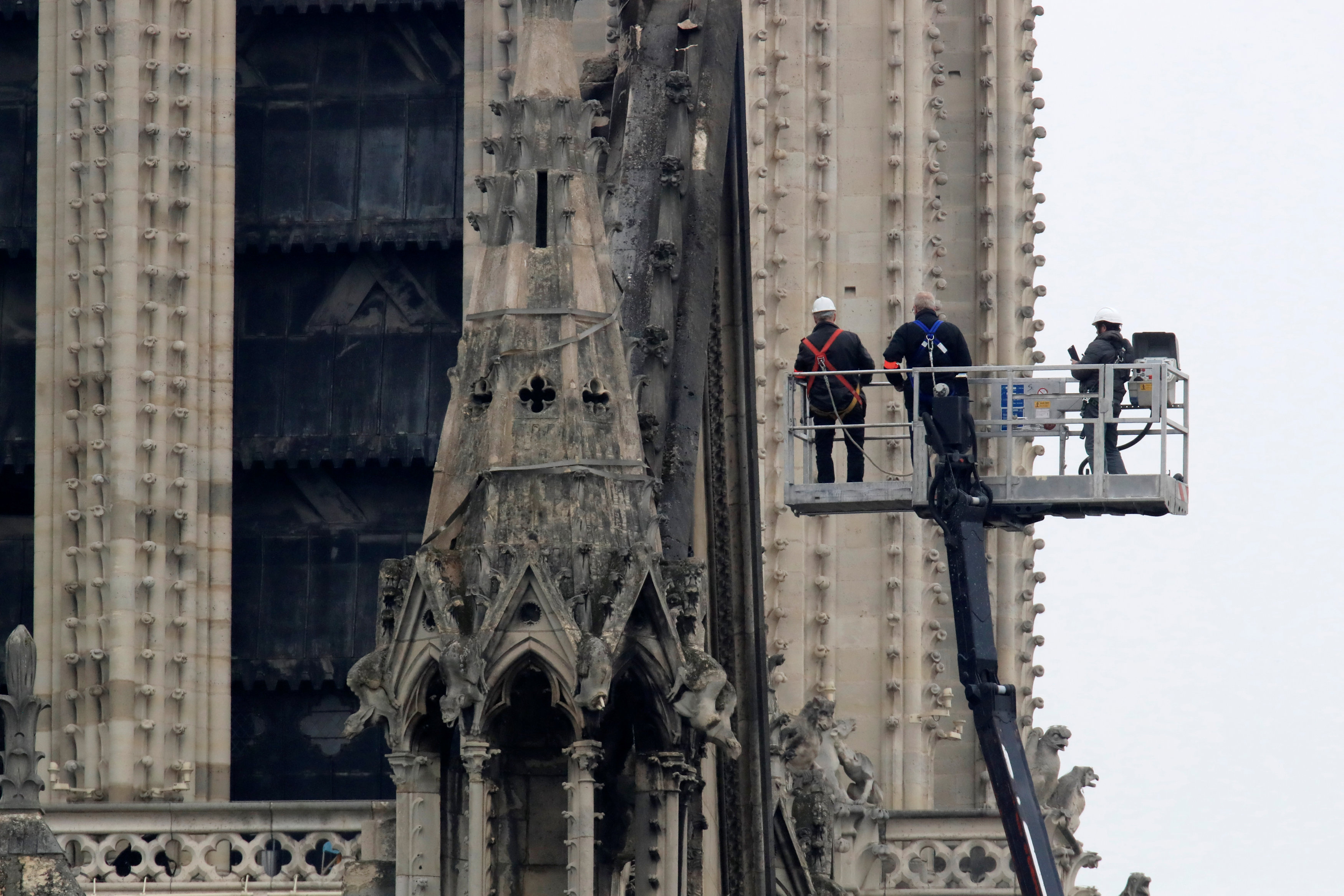 El incendio de Notre Dame deja a París con el corazón roto