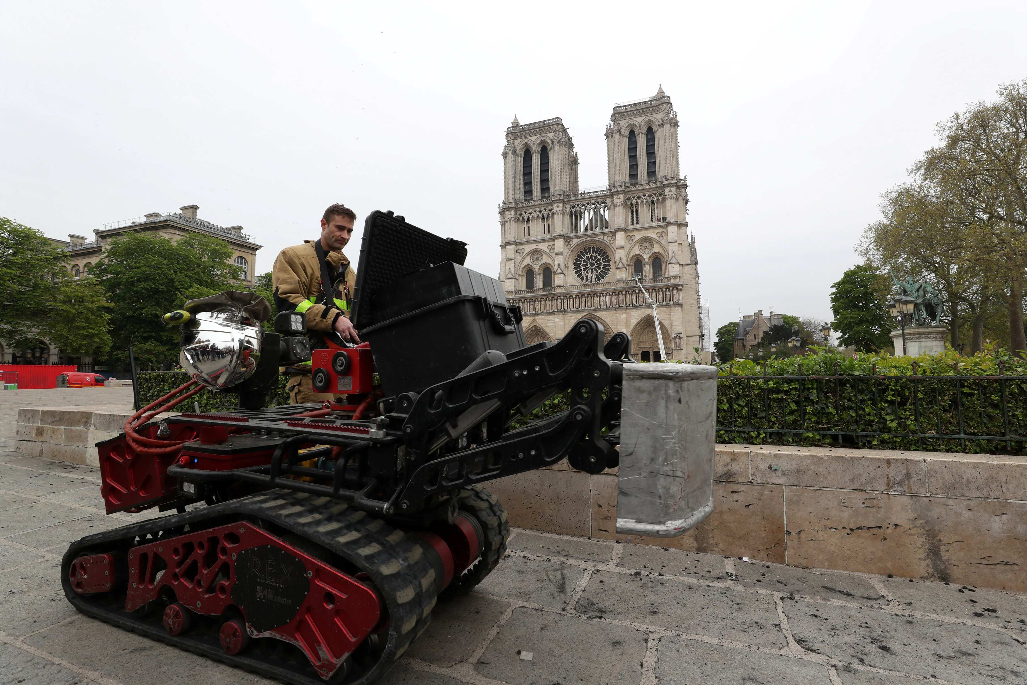 Gobierno señala vulnerabilidades en la estructura de Notre Dame pero la estructura resiste