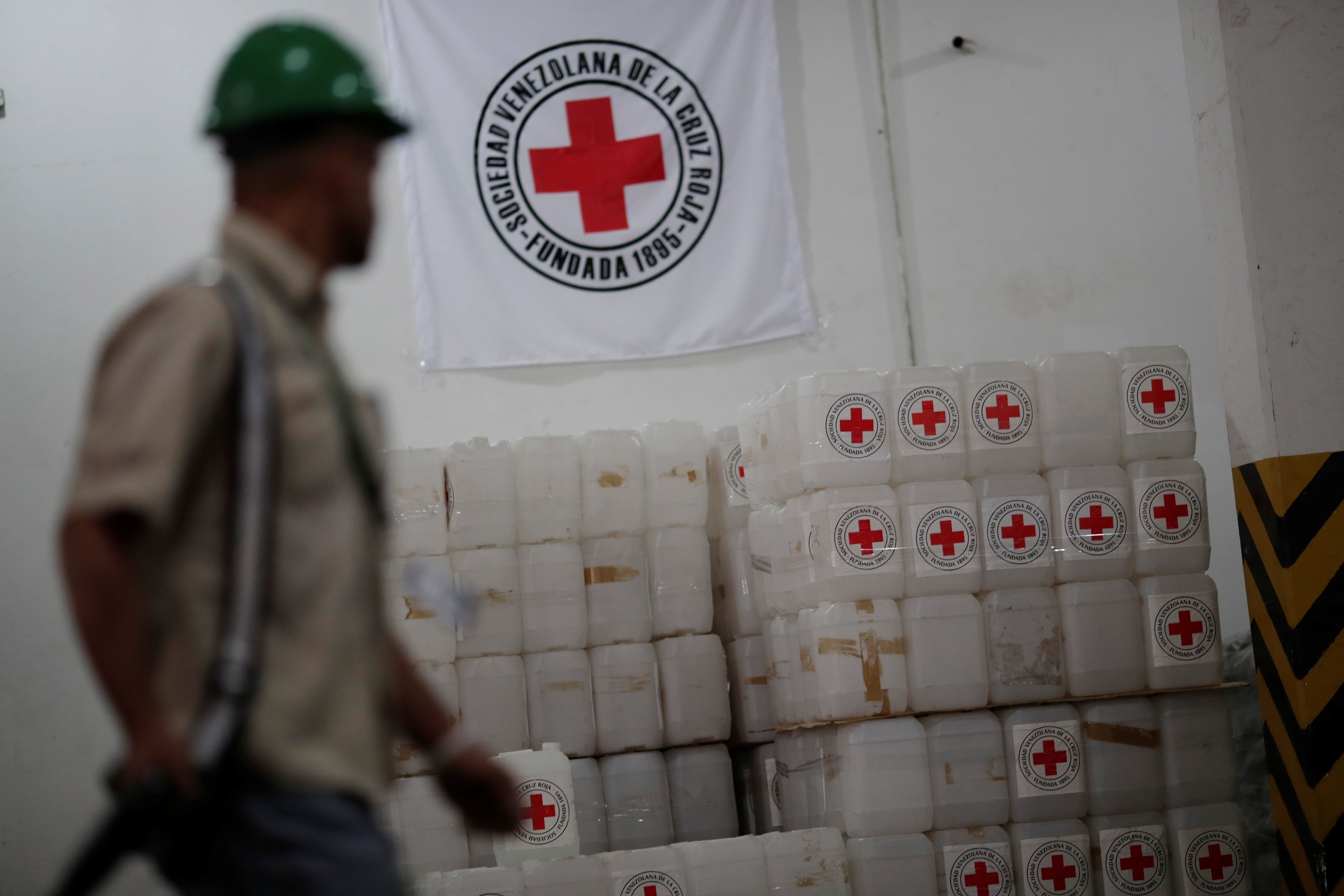 Primer lote de la ayuda humanitaria de la Cruz Roja contó solo con material descartable