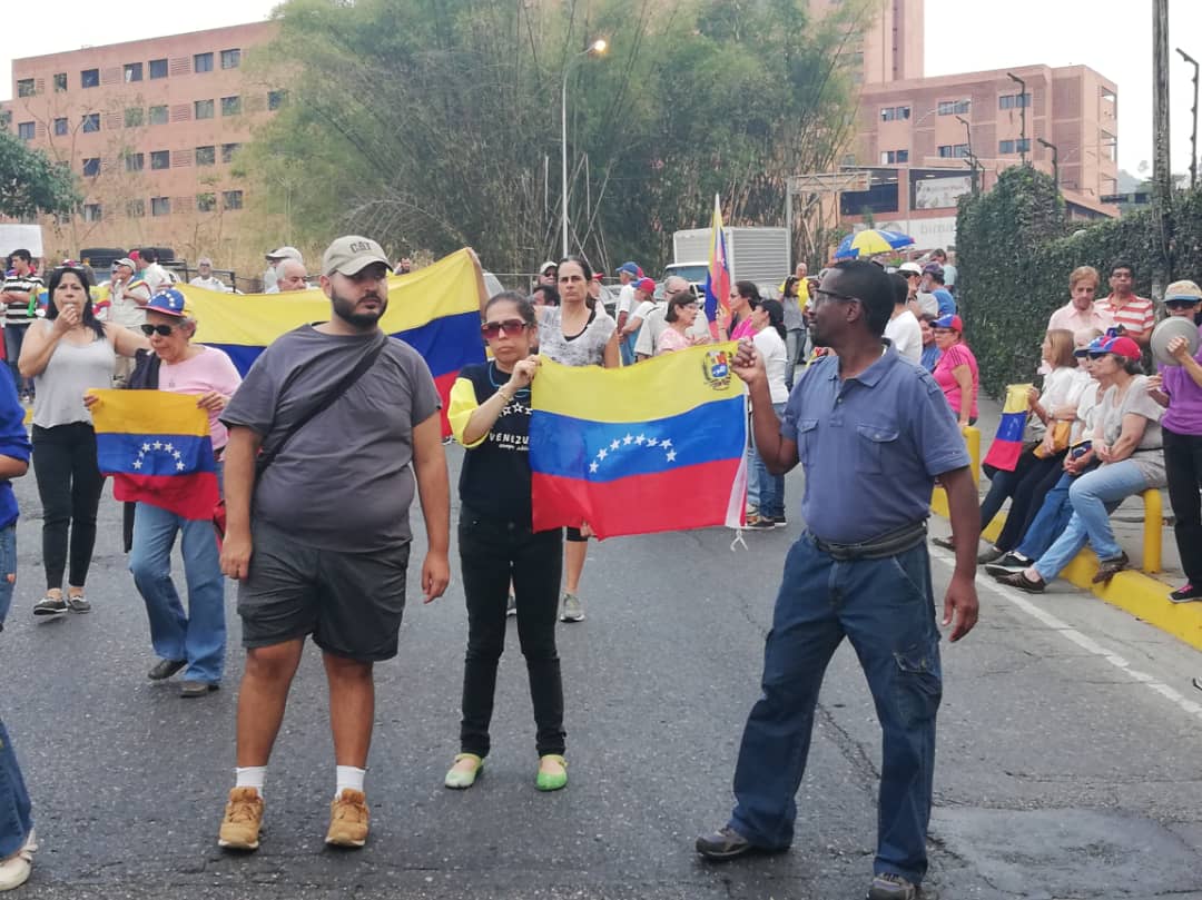 Vecinos de El Cigarral y La Boyera también acataron el llamado de la Operación Libertad (FOTOS Y VIDEO)