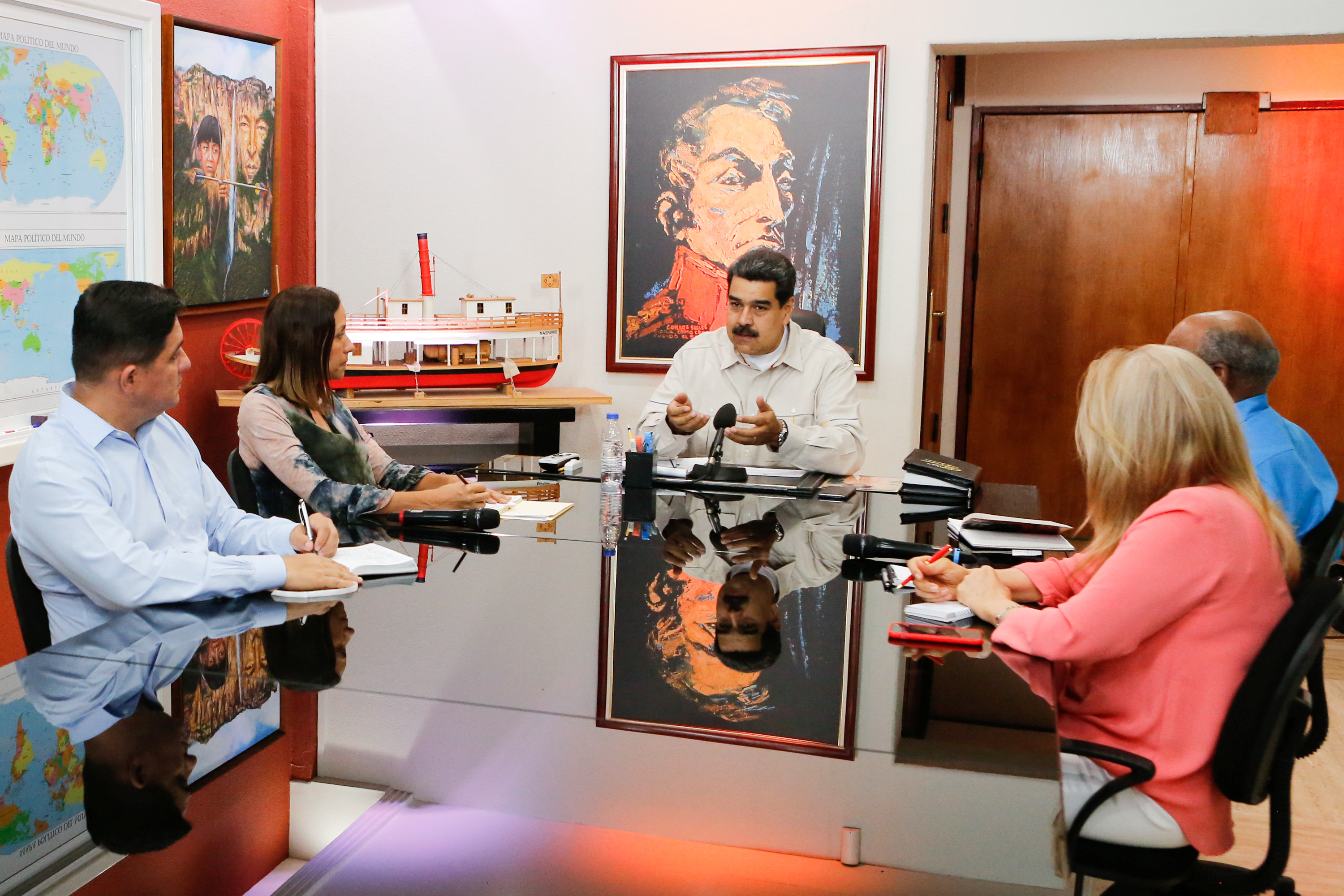 Maduro se muda del despacho presidencial de Miraflores