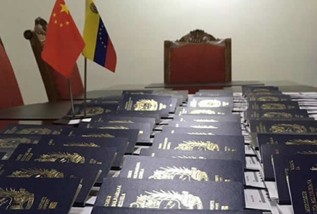 Chinos reciben pasaporte venezolano en Guangzhou
