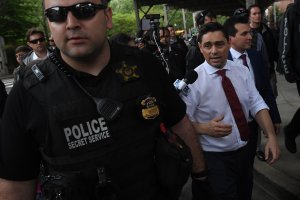 En Imágenes: Vecchio acompañó a manifestantes frente a embajada de Venezuela en EEUU